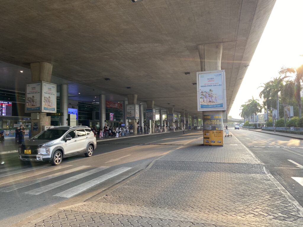 ホーチミン空港　グラブ