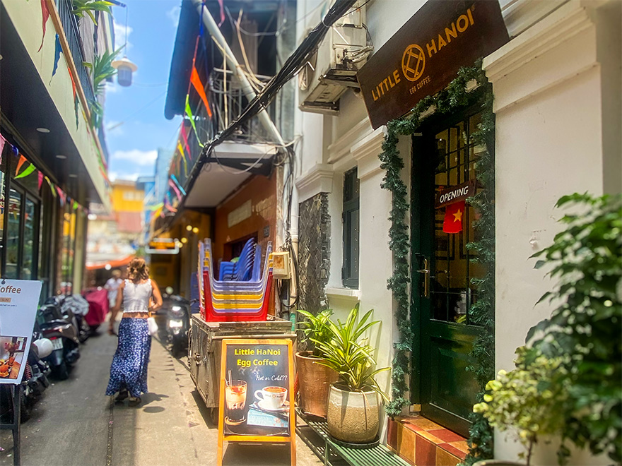 Little Hanoi Egg Coffee 前の通り
