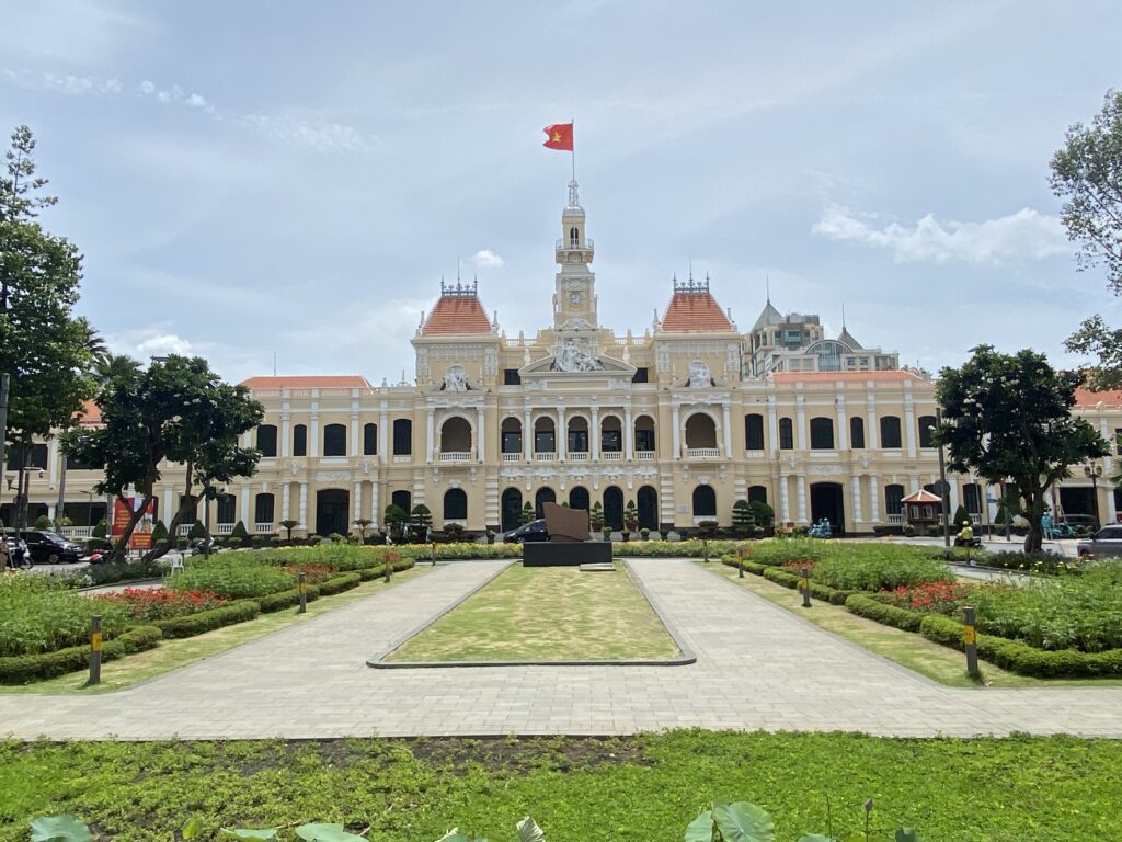 市庁舎　Enjoyホーチミン エンジョイホーチミン