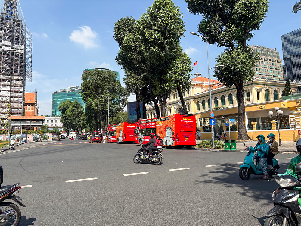 ホーチミンの市内観光バス乗り場