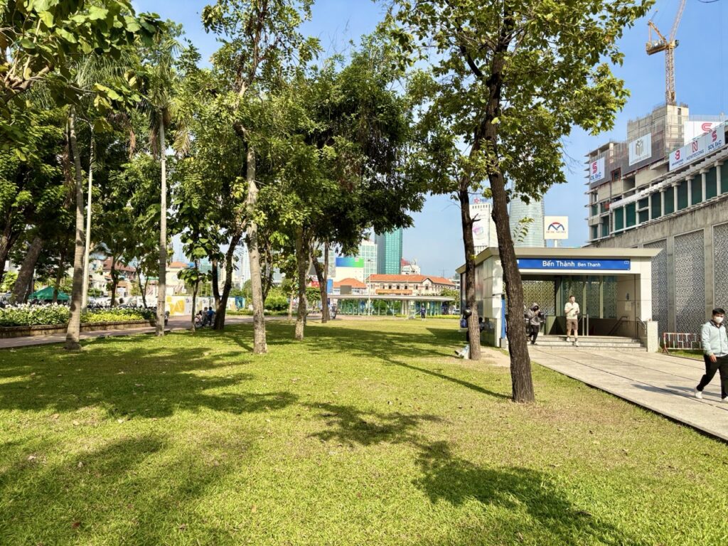 ベンタイン駅のメトロ入口　3月9日公園