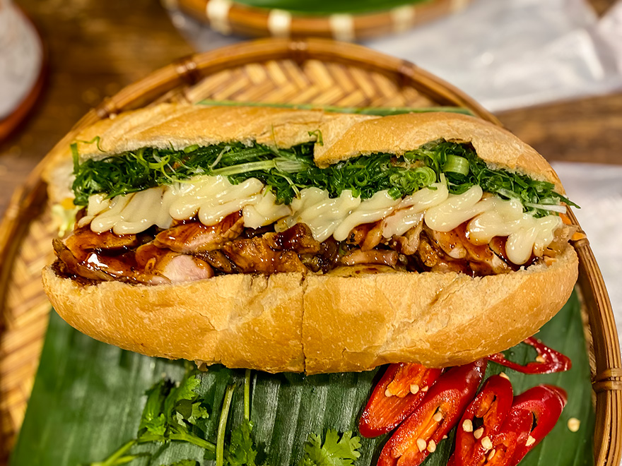 Bánh Mì Mẹ Ỉn