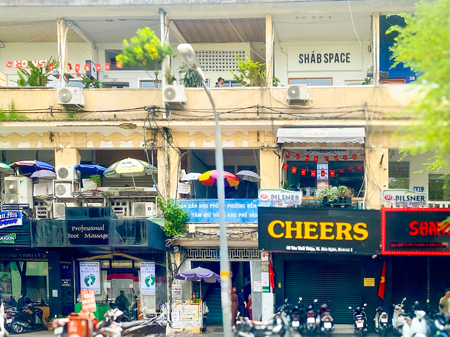 A Taste Of Saigon  通路入り口