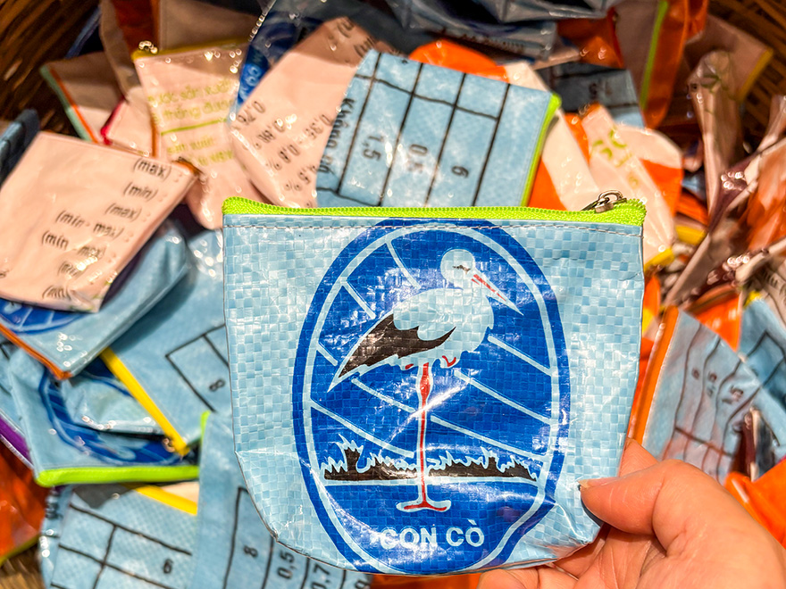 Saigon Kitschの飼料ポーチ