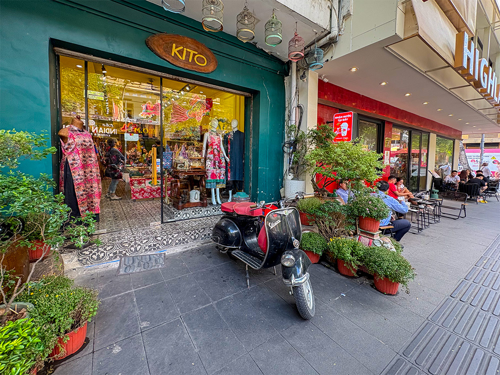 おしゃれなアオザイや雑貨が人気のKITOの外観