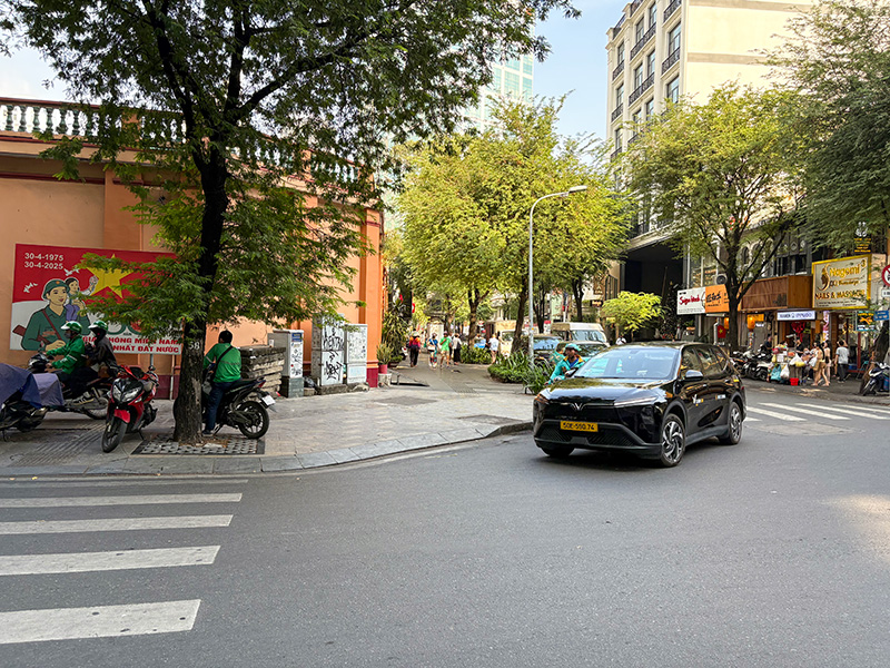 スリ タンディ ユッタ パニ寺院のオレンジの壁