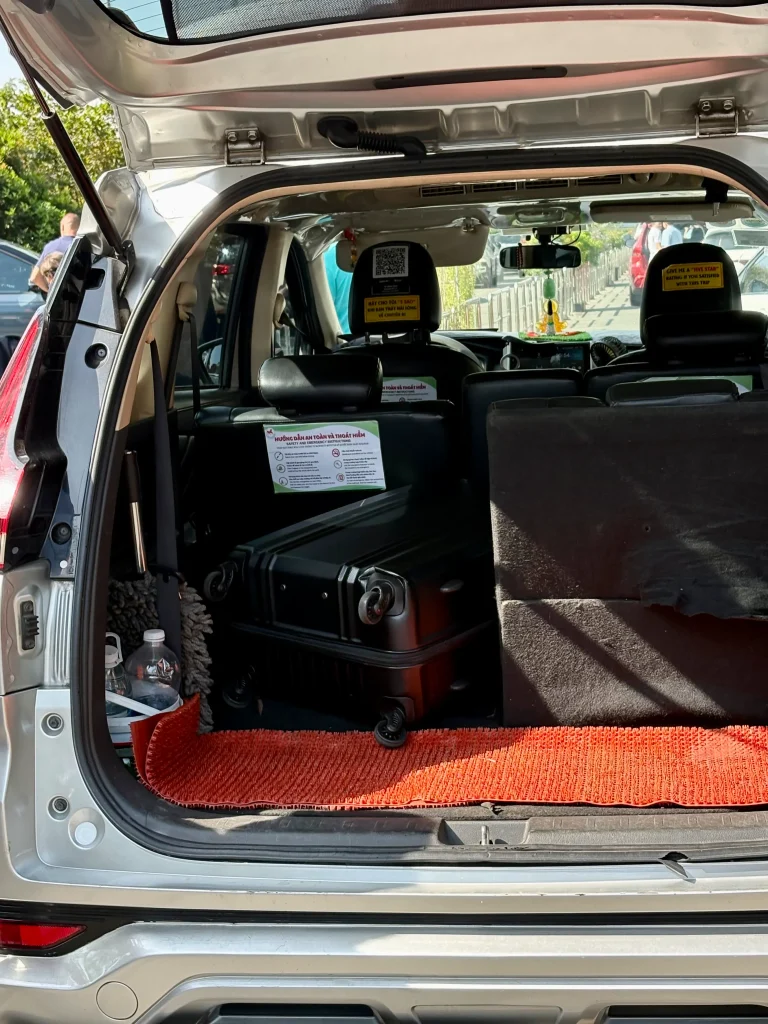 Grab　トランク　荷物
ホーチミン空港から市内へのGrab料金目安と車種選択画面（2025年最新）