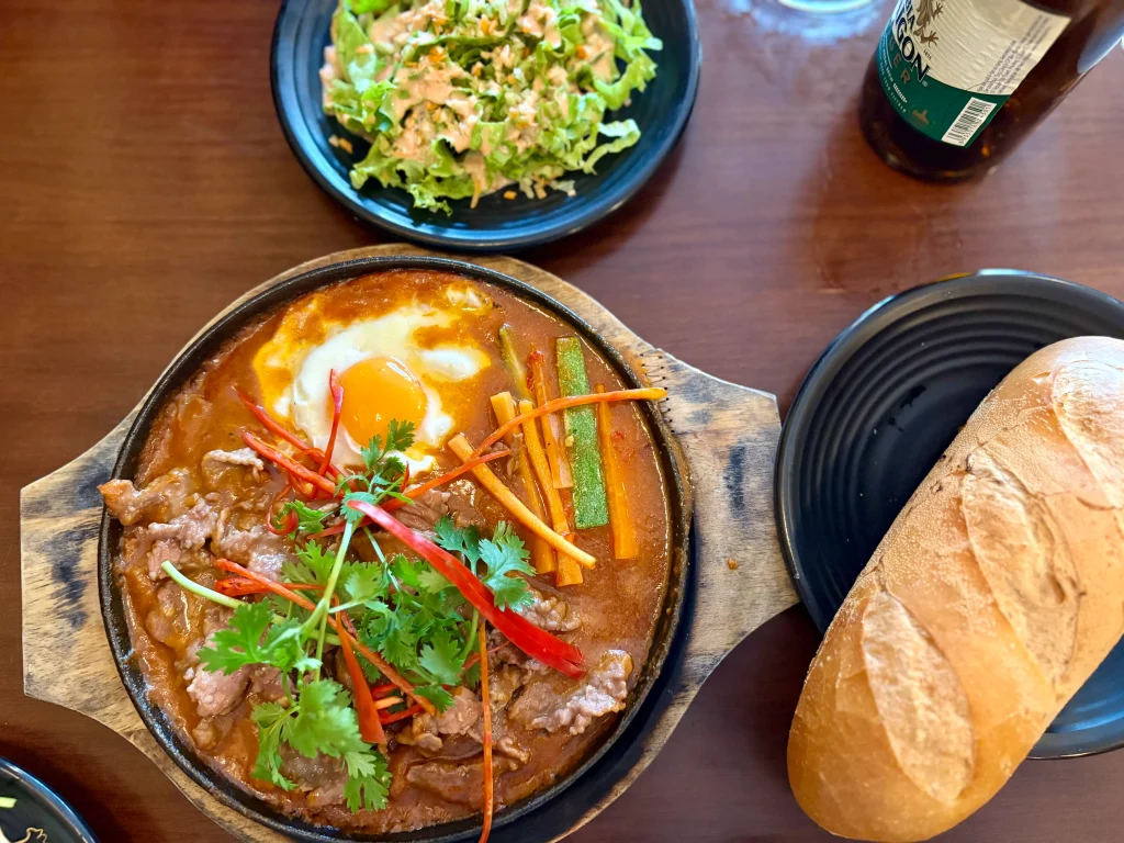 De Tham Restaurant - Vietnamese cuisine & vegetarian Food　美味しいパン