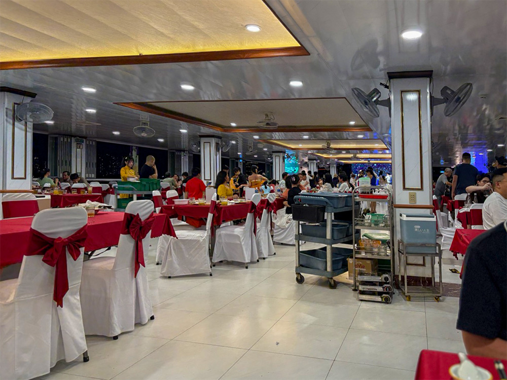 ベンゲー号内部