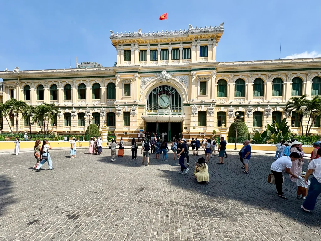 ホーチミンでフランス統治時代の建築巡りモデルコース 中央郵便局
