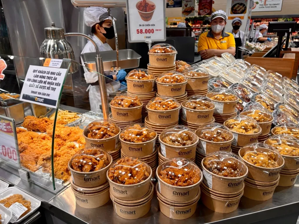 サラ地区のティソモール地下にあるe-martの売り場