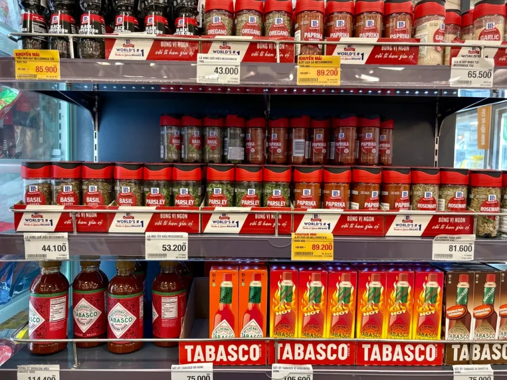 サラ地区のティソモール地下にあるe-martの売り場