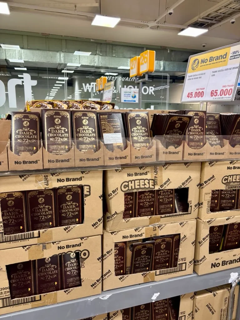 サラ地区のティソモール地下にあるe-martの売り場