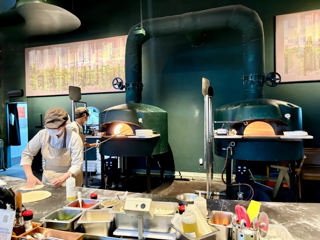 Pizza 4P's - Thiso Mall　ピザ釜