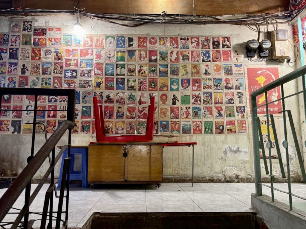ホーチミン1区のRice Old Propaganda Postersというプロバガンダアート店　