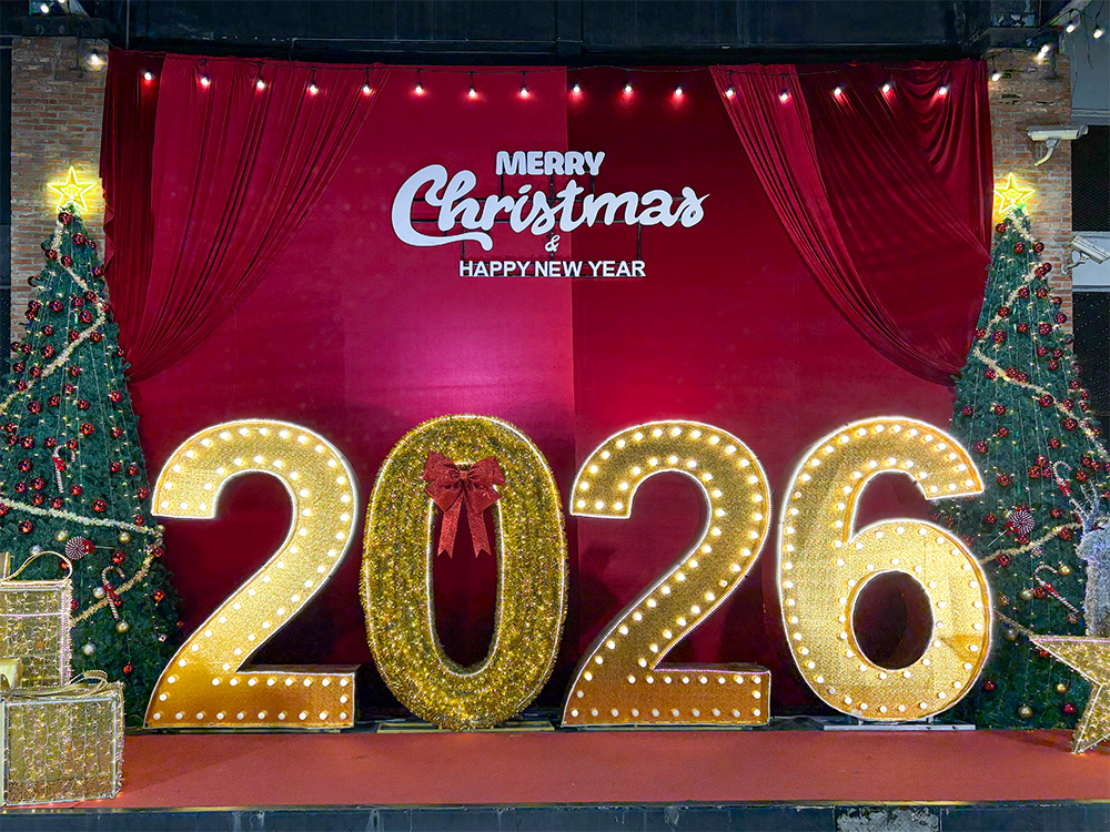 サイゴン港のタクシー乗り場は綺麗に飾られていました