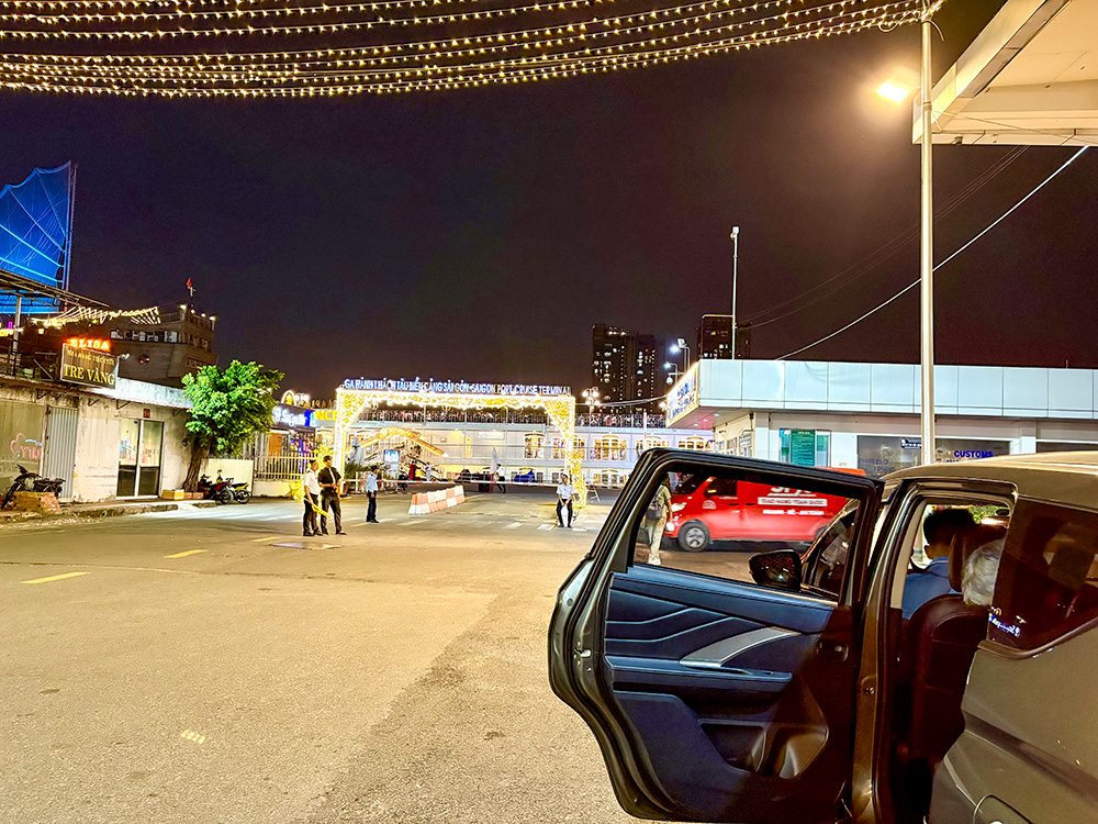 ベンゲー号　サイゴン港　Grab 