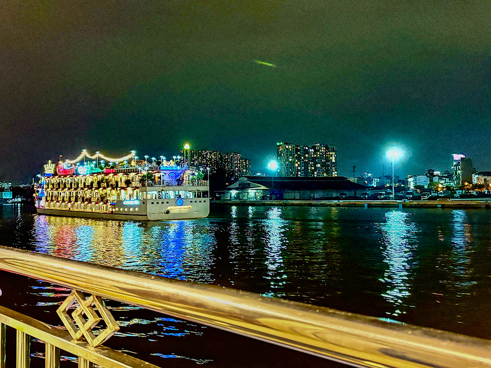 
ディナークルーズ中のプリンセス号