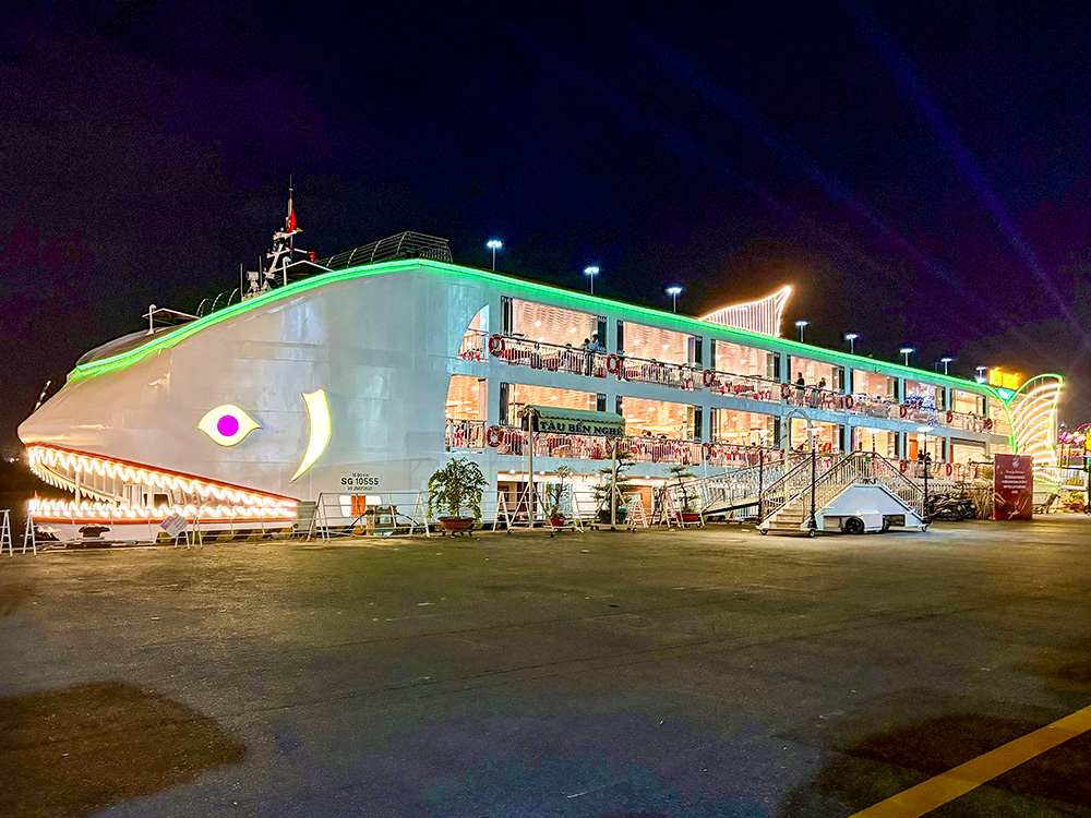 サイゴン港のベンゲー号