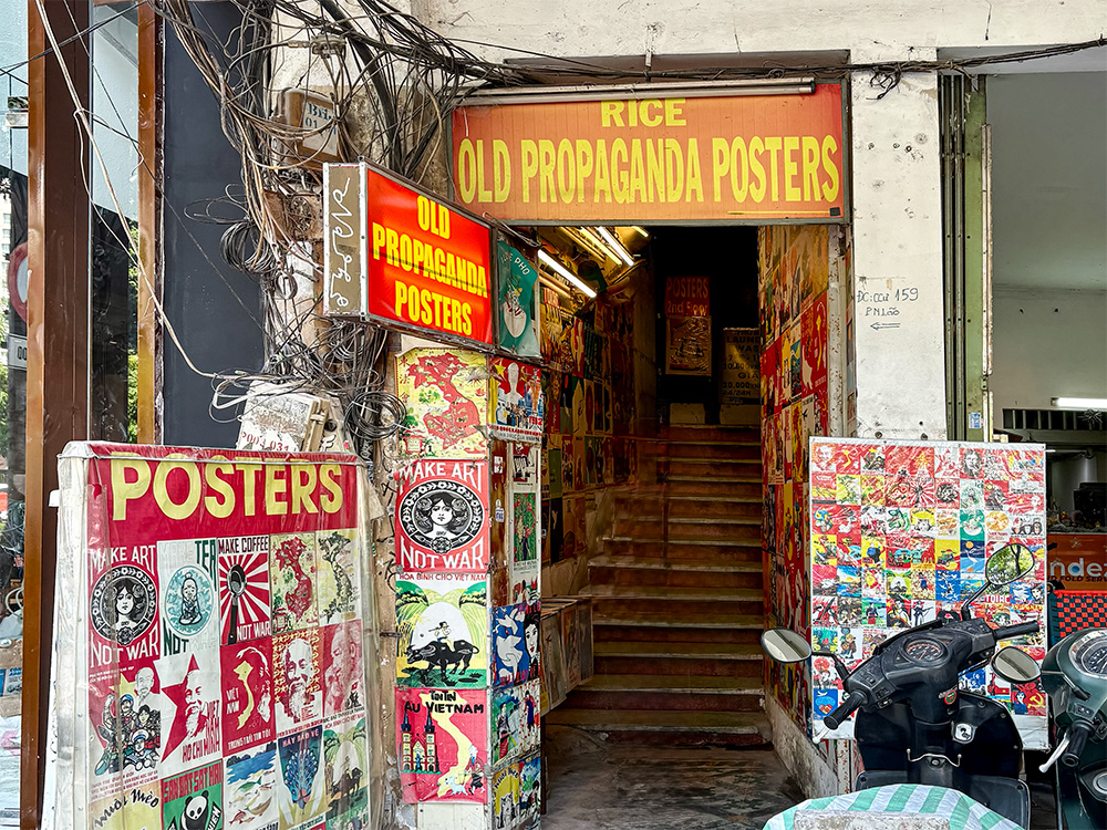 ホーチミン1区で見つけた「Rice Old Propaganda Posters」