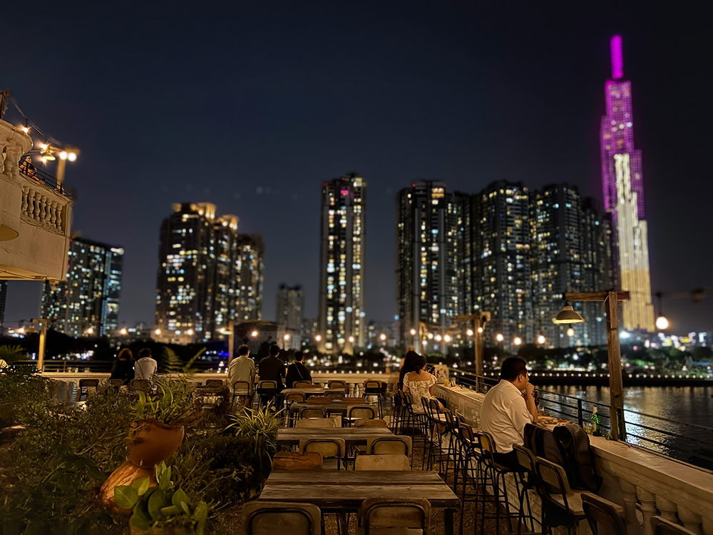 Chạng Vạng Rooftop　テラス席