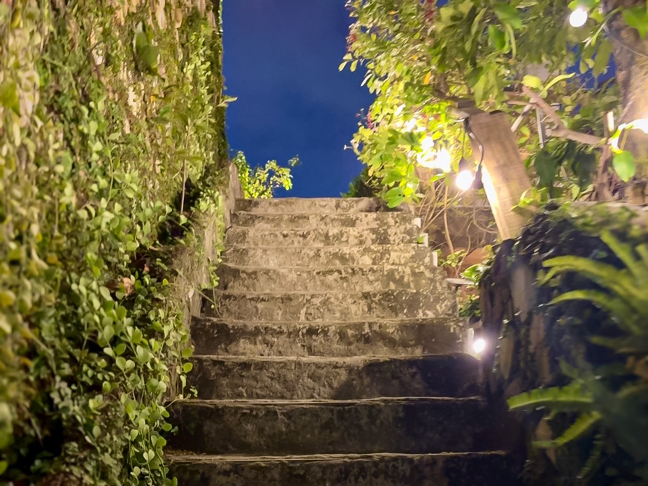 Chạng Vạng Rooftop　rooftopへの階段