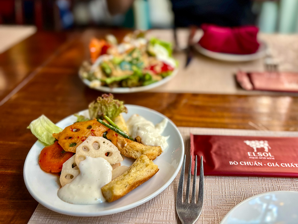 ELSOL Meat&Wineのサラダバーのサラダ
