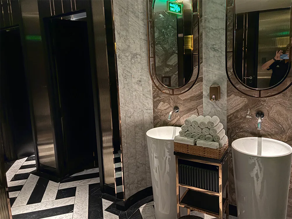 Chill Skybar & Dining　ホーチミン　チルスカイバー