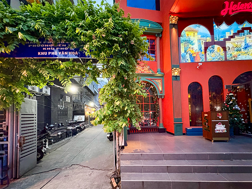 門があるヘムのアーケード