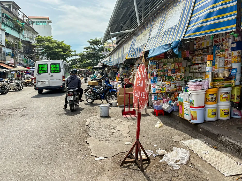 ホーチミン５区キムビエン市場
