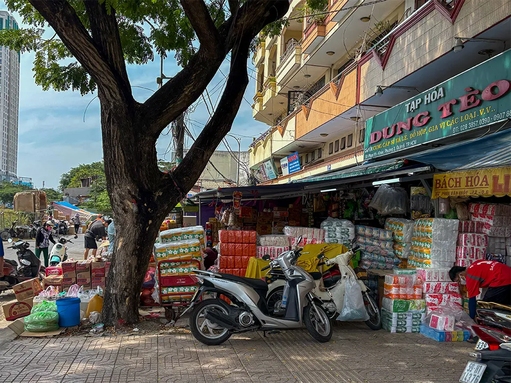 ホーチミン５区キムビエン市場