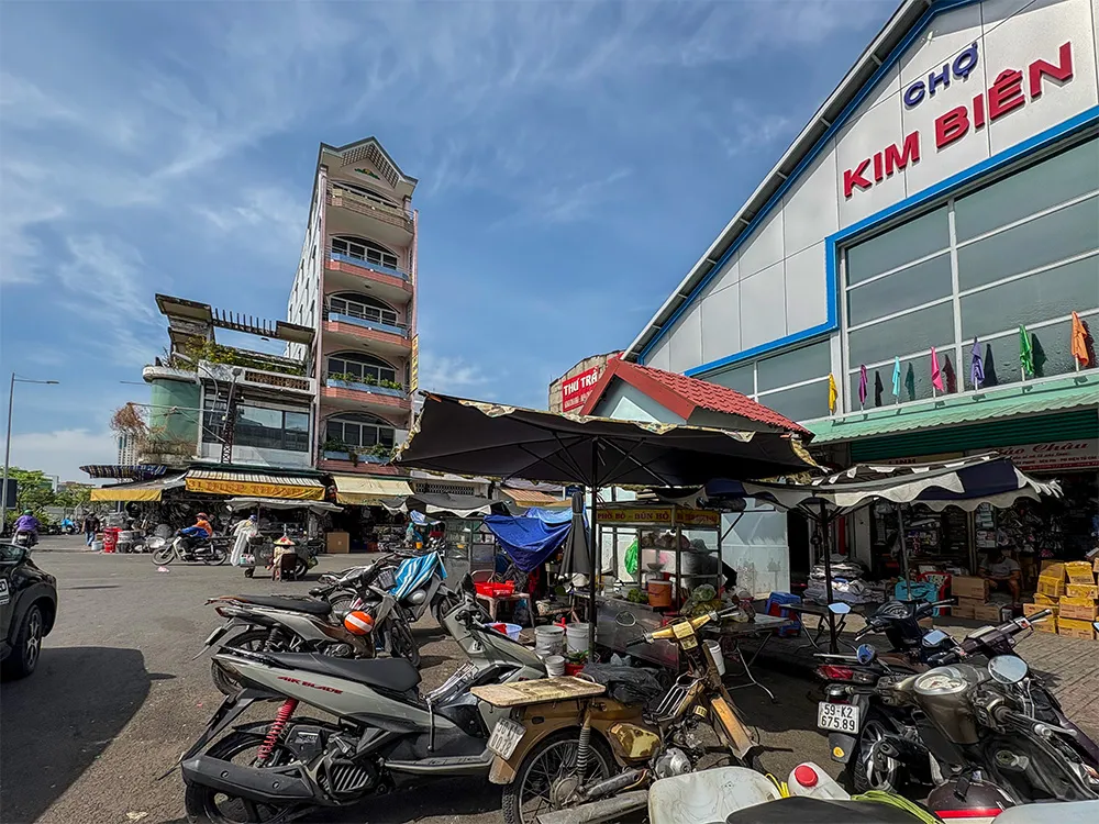 ホーチミン５区キムビエン市場