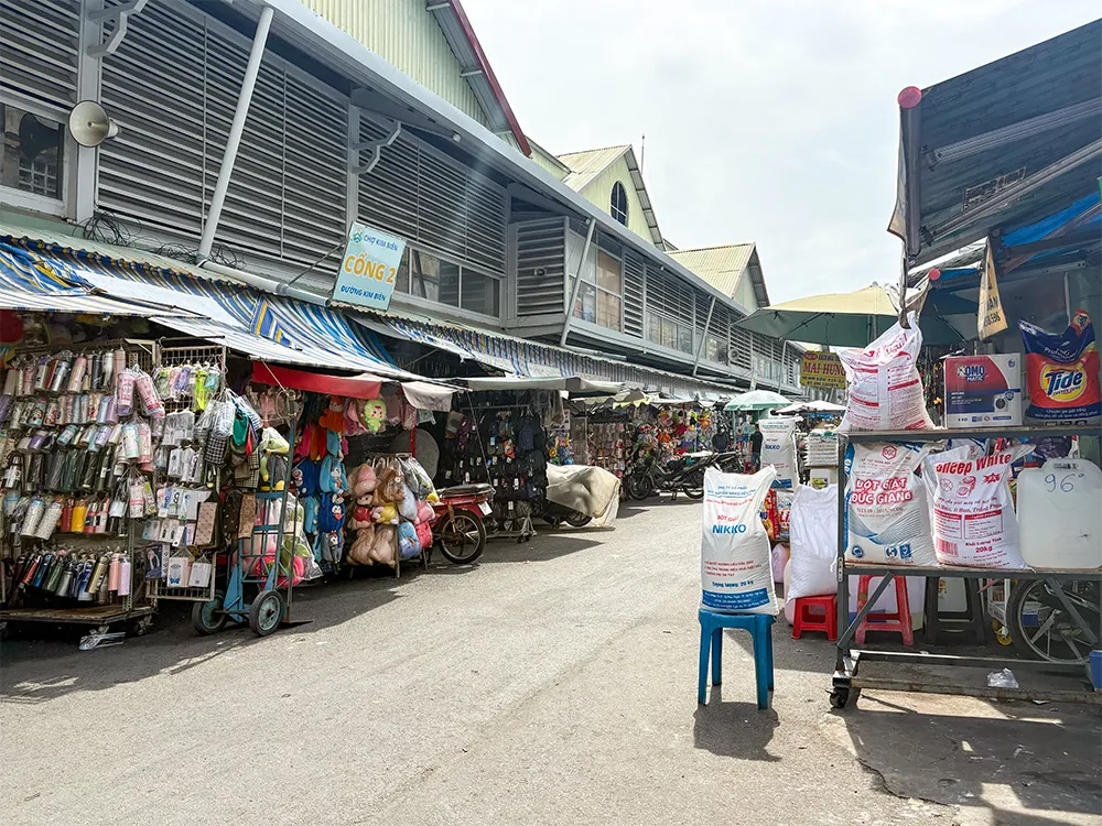 ホーチミン５区キムビエン市場