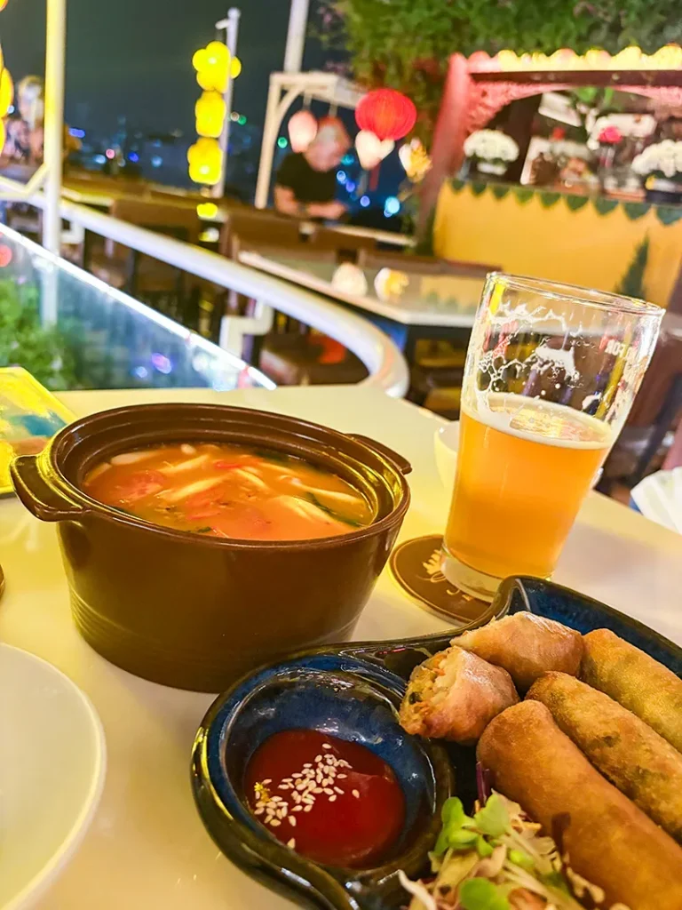 ブイビエン「The View Rooftop Bar」食べ物