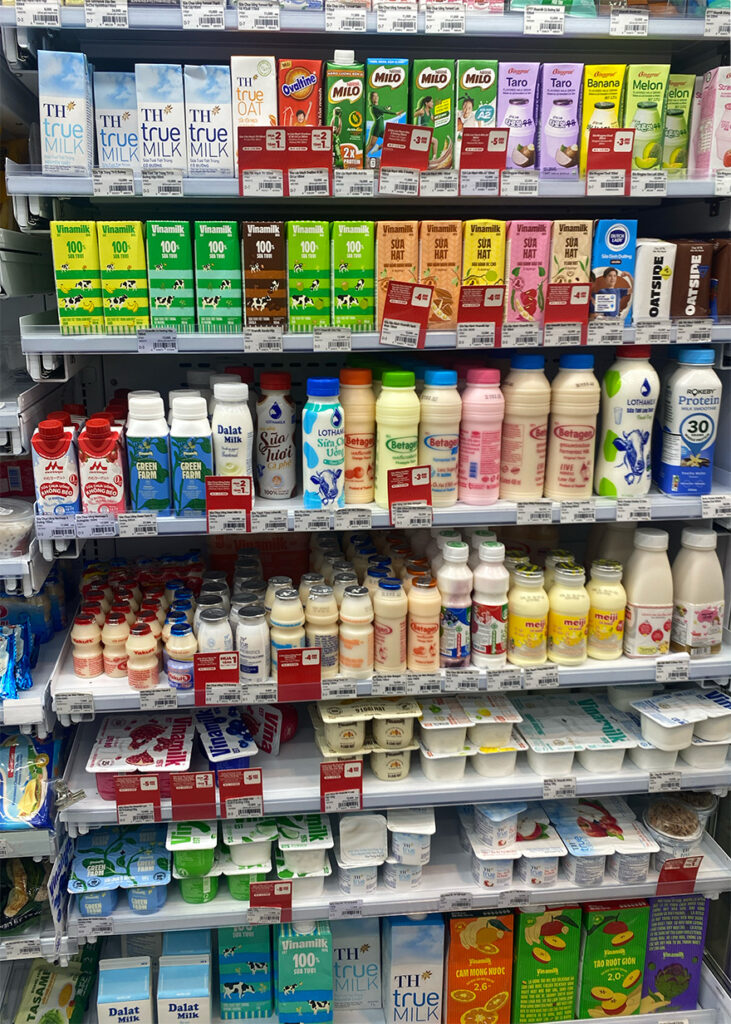 ホーチミンのセブンイレブンの棚