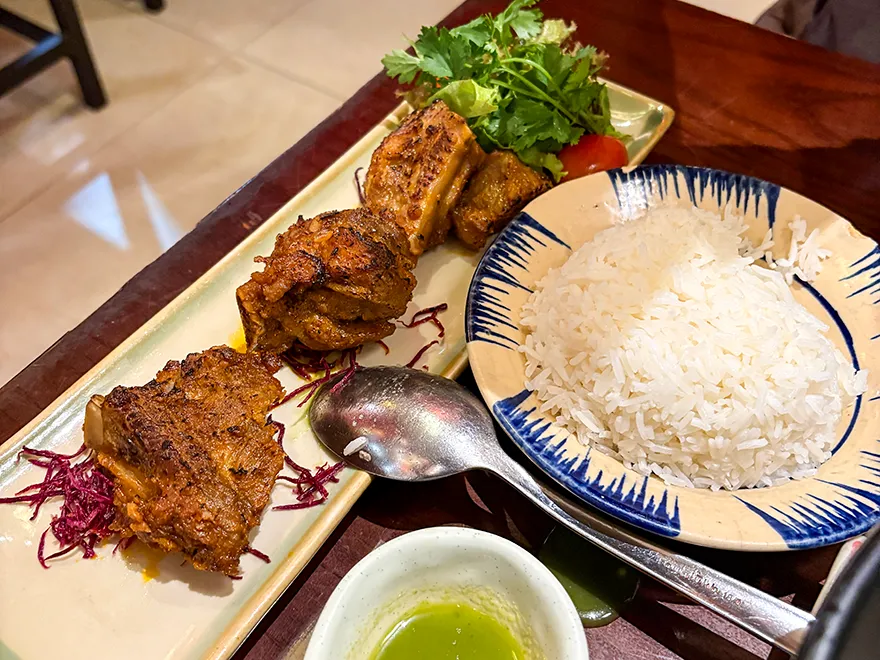 Den Long(デンロン) - Home Cooked Vietnamese Restaurant