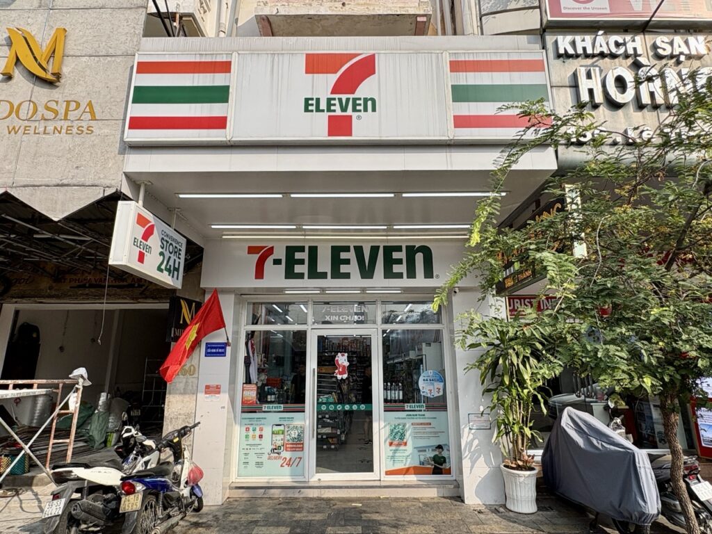ホーチミンのセブンイレブンの外観