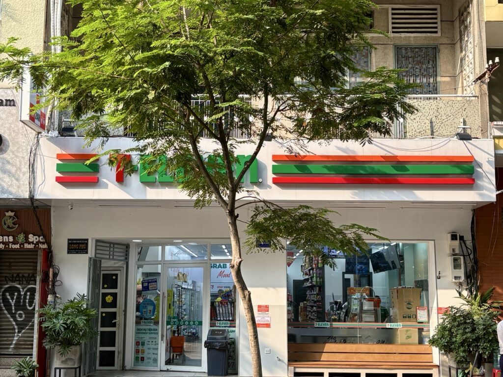 ホーチミンのセブンイレブンの外観