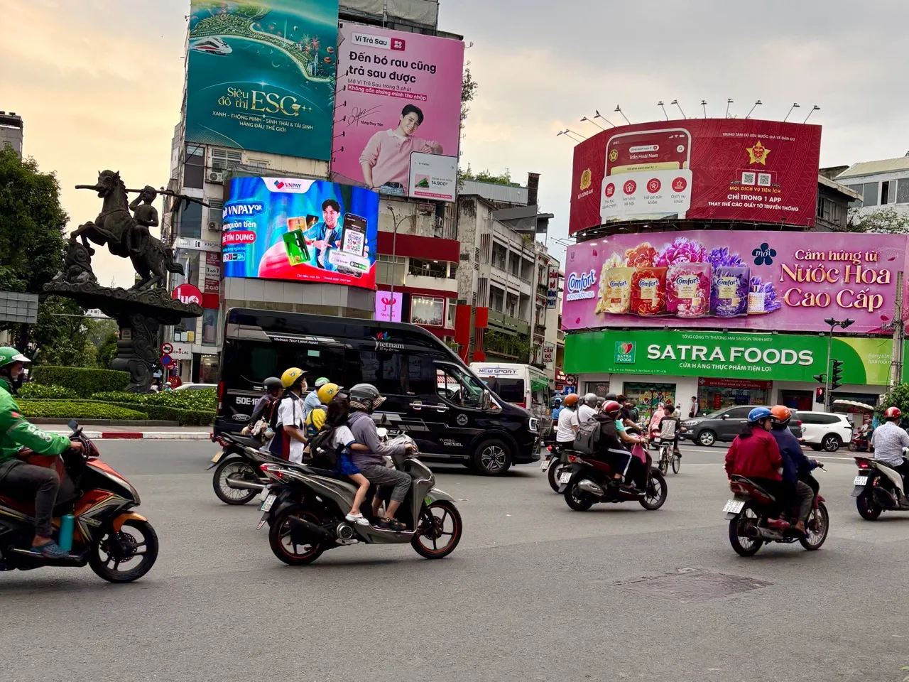 Phù Đổng交差点　Nguyen Trai