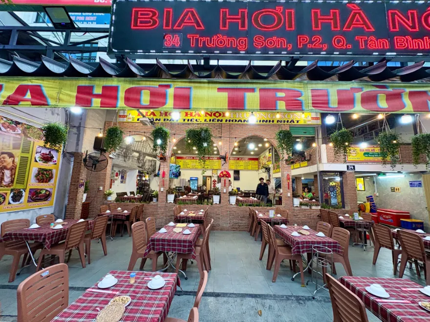 Bia Hơi Hà Nội Tân Sơn Nhất(ビアホイ ハノイ タンソンニャット)