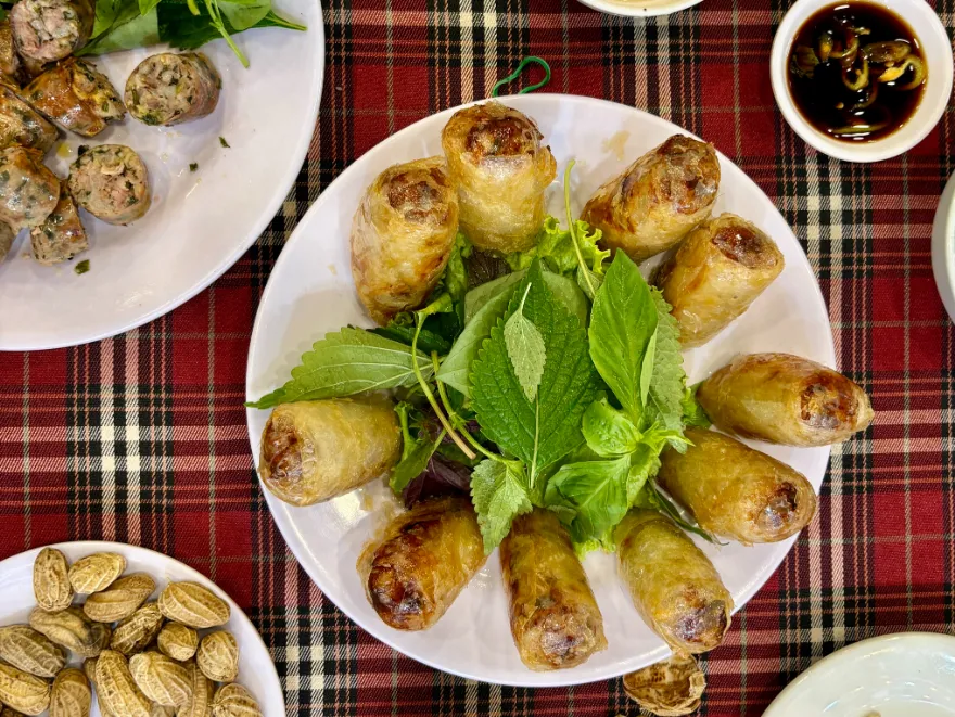 Bia Hơi Hà Nội Tân Sơn Nhất(ビアホイ ハノイ タンソンニャット)の料理