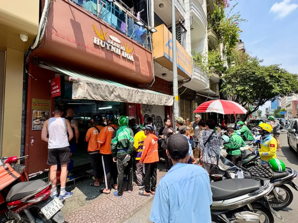Bánh Mì Huỳnh Hoa バインミー・フインホア 行列