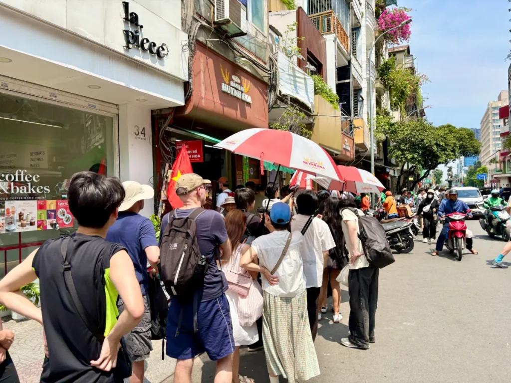 Bánh Mì Huỳnh Hoa バインミー・フインホア 行列