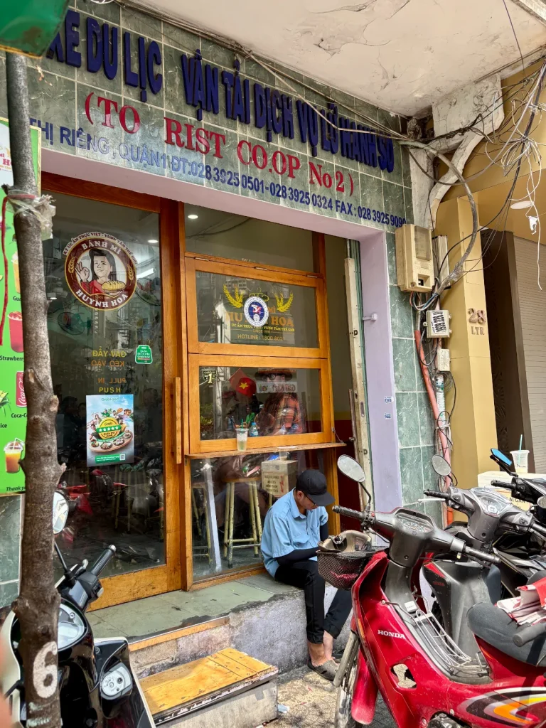 Bánh Mì Huỳnh Hoa バインミー・フインホア イートイン