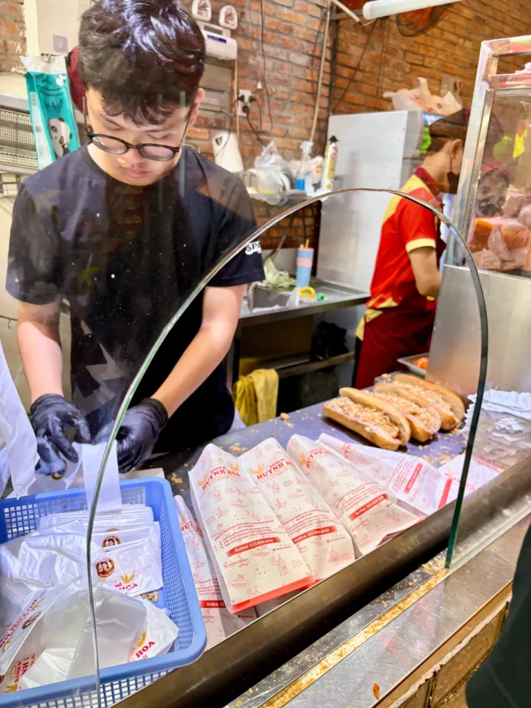 Bánh Mì Huỳnh Hoa バインミー・フインホア 