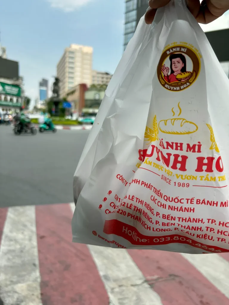 Bánh Mì Huỳnh Hoa バインミー・フインホア テイクアウト