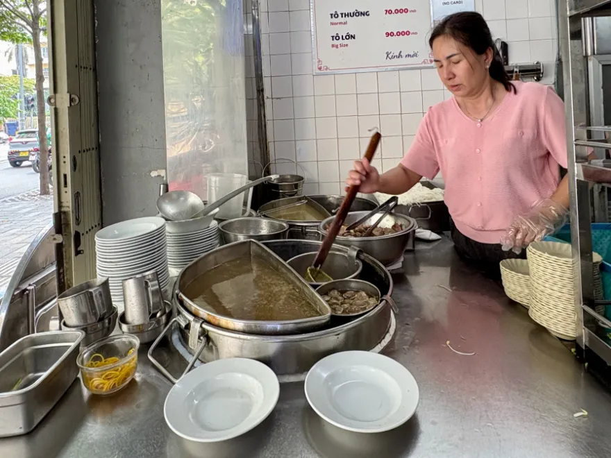 1区の老舗フォー「Cao Van（カオヴァン）